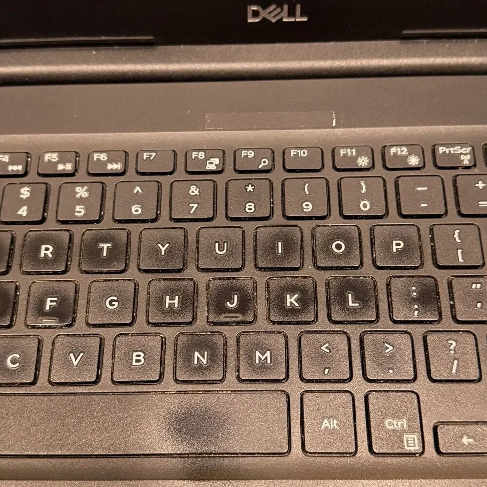 Dell Latitude 3590 i5-8250U 1.6GHz No RAM/No HDD Tested To Bios Cracked Case